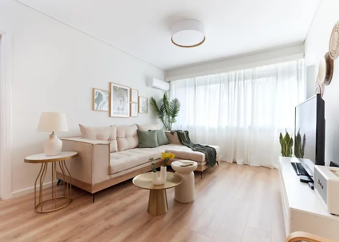 Athens Premium Suites - Sunny 2 Bedroom Suite With Parking