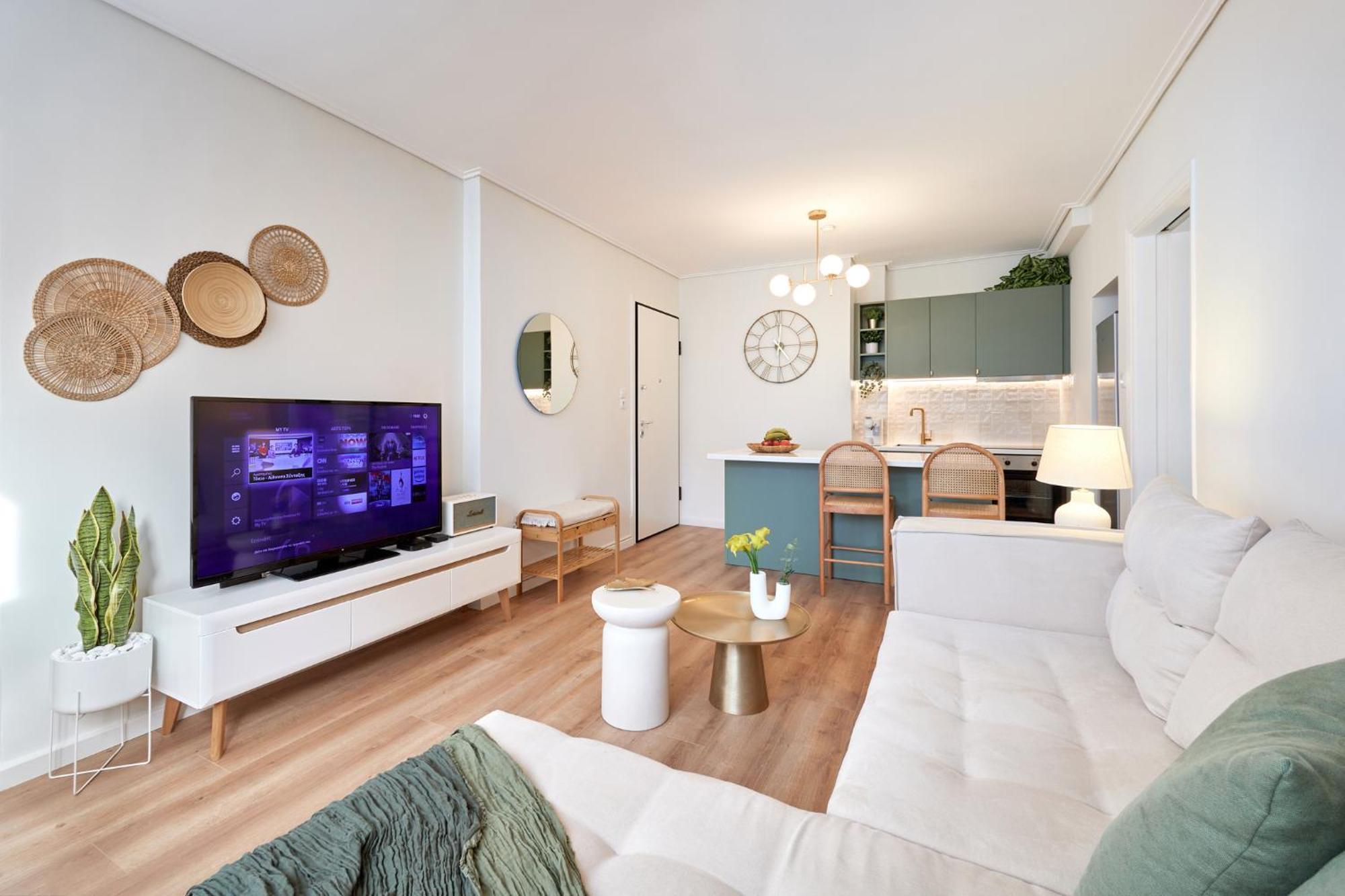 Premium - Sunny 2 Bedroom With Parking